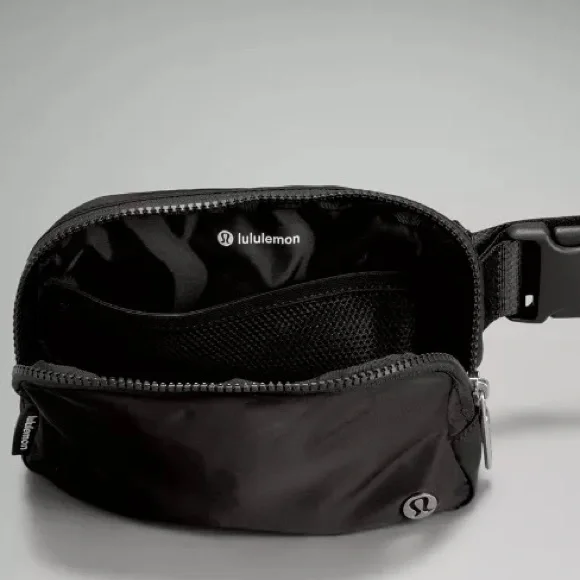 NWT Lululemon Everywhere Belt Bag, Wordmark Logo Black - Picture 4 of 6
